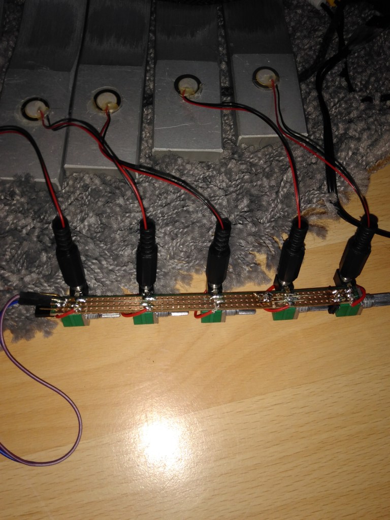 vibraphone bars connected to electric vibraphone system hubs with 3.5mm jacks